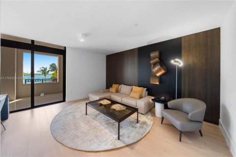 Condominio en venta en Miami Beach, Florida, 5 dormitorios, 708.84 m2 № 1959765 - foto 11