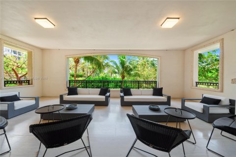 Condominio en venta en Miami Beach, Florida, 5 dormitorios, 708.84 m2 № 1959765 - foto 9