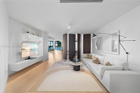 Condominio en venta en Miami Beach, Florida, 5 dormitorios, 708.84 m2 № 1959765 - foto 6