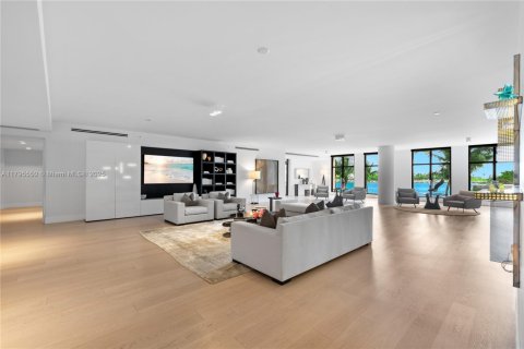 Condominio en venta en Miami Beach, Florida, 5 dormitorios, 708.84 m2 № 1959765 - foto 21