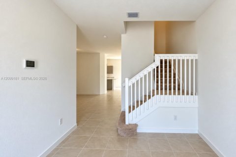 Touwnhouse à vendre à Miami Gardens, Floride: 3 chambres, 141.58 m2 № 2395052 - photo 2