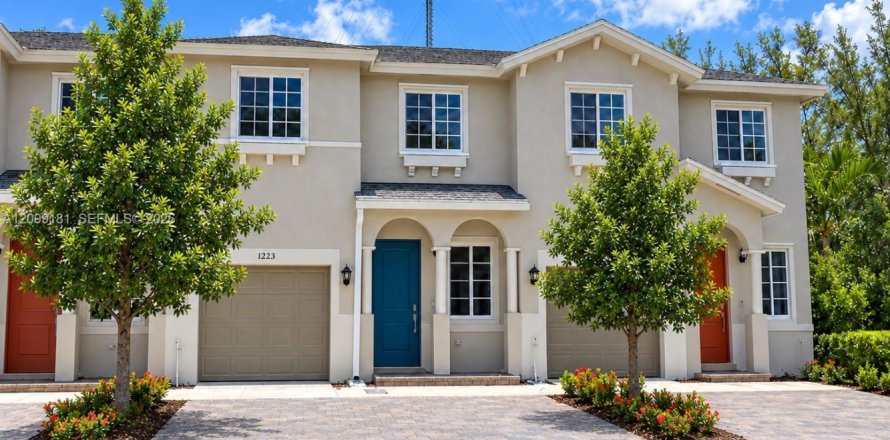 Touwnhouse à Miami Gardens, Floride 3 chambres, 141.58 m2 № 2395052