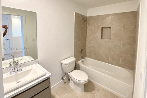 Touwnhouse à vendre à Miami Gardens, Floride: 3 chambres, 141.58 m2 № 2395052 - photo 10