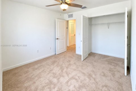 Touwnhouse à vendre à Miami Gardens, Floride: 3 chambres, 141.58 m2 № 2395052 - photo 8