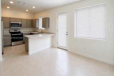 Touwnhouse à vendre à Miami Gardens, Floride: 3 chambres, 141.58 m2 № 2395052 - photo 4