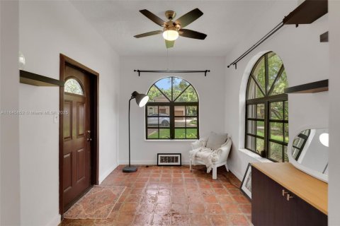 House in Coral Gables, Florida 3 bedrooms, 145.11 sq.m. № 1842486 - photo 8
