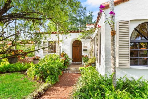 House in Coral Gables, Florida 3 bedrooms, 145.11 sq.m. № 1842486 - photo 25