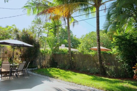House in Coral Gables, Florida 3 bedrooms, 145.11 sq.m. № 1842486 - photo 23