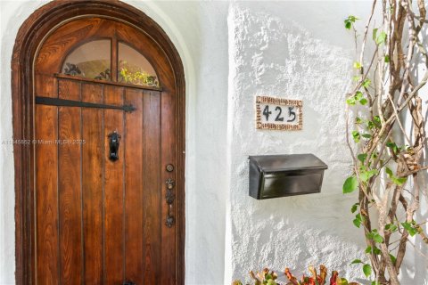 House in Coral Gables, Florida 3 bedrooms, 145.11 sq.m. № 1842486 - photo 26