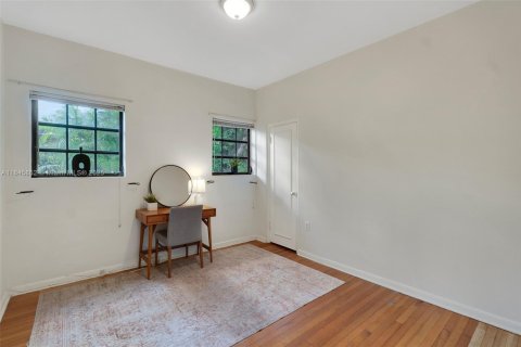 House in Coral Gables, Florida 3 bedrooms, 145.11 sq.m. № 1842486 - photo 16