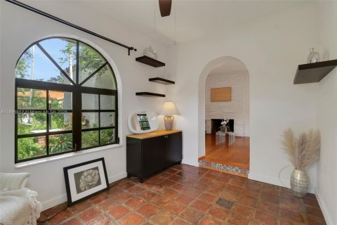 House in Coral Gables, Florida 3 bedrooms, 145.11 sq.m. № 1842486 - photo 4