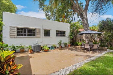 House in Coral Gables, Florida 3 bedrooms, 145.11 sq.m. № 1842486 - photo 21