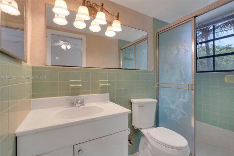 House in Coral Gables, Florida 3 bedrooms, 145.11 sq.m. № 1842486 - photo 19