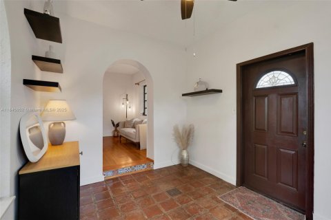 House in Coral Gables, Florida 3 bedrooms, 145.11 sq.m. № 1842486 - photo 9
