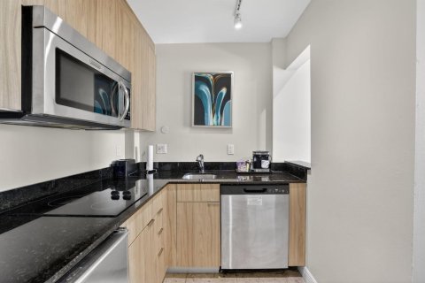 Condo in Fort Lauderdale, Florida, 1 bedroom № 2246205 - photo 3