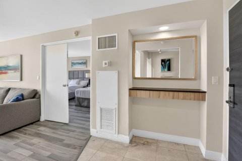Condo in Fort Lauderdale, Florida, 1 bedroom № 2246205 - photo 5