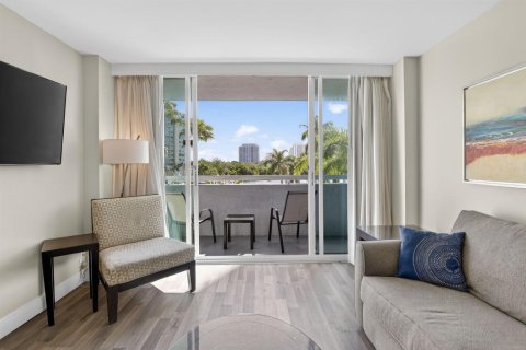Condo in Fort Lauderdale, Florida, 1 bedroom № 2246205 - photo 12