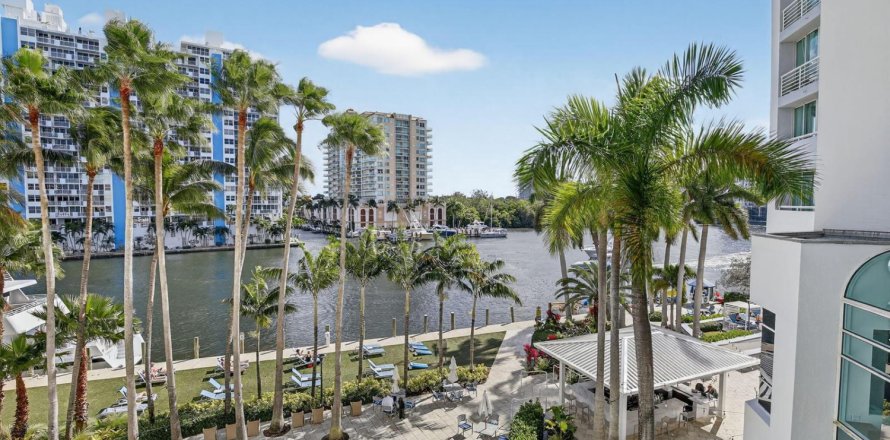 Condo in Fort Lauderdale, Florida, 1 bedroom № 2246205