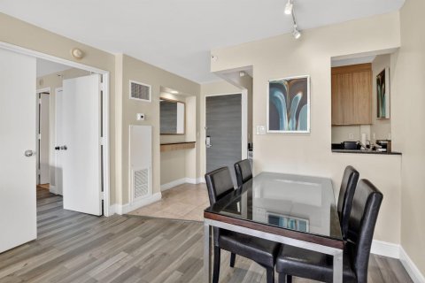 Condo in Fort Lauderdale, Florida, 1 bedroom № 2246205 - photo 8