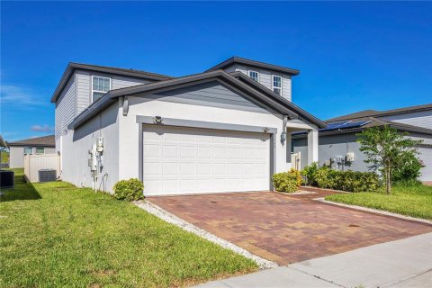 House in Davenport, Florida 4 bedrooms, 201.32 sq.m. № 1918178 - photo 2