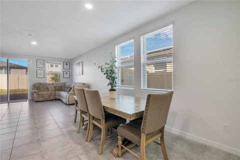 House in Davenport, Florida 4 bedrooms, 201.32 sq.m. № 1918178 - photo 6
