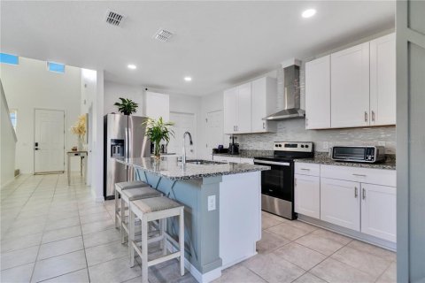 House in Davenport, Florida 4 bedrooms, 201.32 sq.m. № 1918178 - photo 8