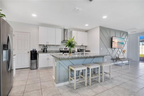 House in Davenport, Florida 4 bedrooms, 201.32 sq.m. № 1918178 - photo 7