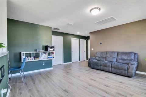 House in Davenport, Florida 4 bedrooms, 201.32 sq.m. № 1918178 - photo 17