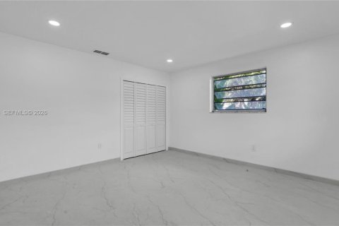 Villa ou maison à vendre à El Portal, Floride: 2 chambres, 126.81 m2 № 2056114 - photo 14