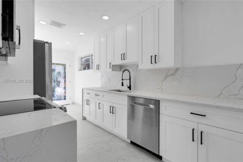 Villa ou maison à vendre à El Portal, Floride: 2 chambres, 126.81 m2 № 2056114 - photo 9