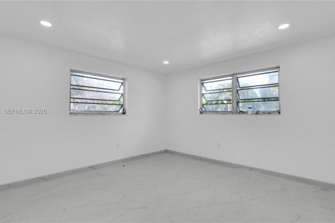 Villa ou maison à vendre à El Portal, Floride: 2 chambres, 126.81 m2 № 2056114 - photo 10