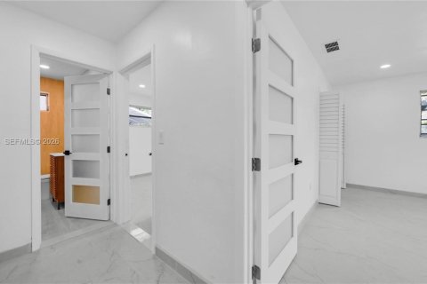 Villa ou maison à vendre à El Portal, Floride: 2 chambres, 126.81 m2 № 2056114 - photo 20