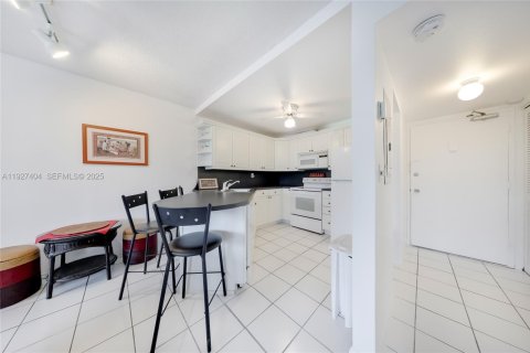 Купить кондоминиум в Майами-Бич, Флорида 1 спальня, 60.76м2, № 1988230 - фото 4