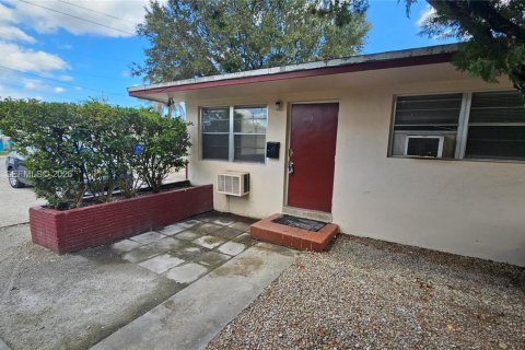 Villa ou maison à louer à Hollywood, Floride: 1 chambre, 46.45 m2 № 2023961 - photo 2