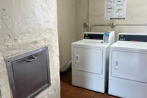 Condominio en alquiler en Hialeah, Florida, 2 dormitorios, 76.18 m2 № 1993810 - foto 25