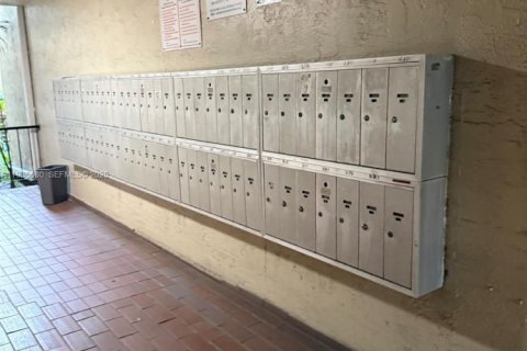 Condominio en alquiler en Hialeah, Florida, 2 dormitorios, 76.18 m2 № 1993810 - foto 27