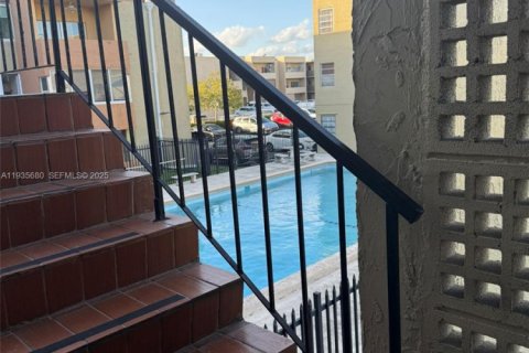 Condominio en alquiler en Hialeah, Florida, 2 dormitorios, 76.18 m2 № 1993810 - foto 21