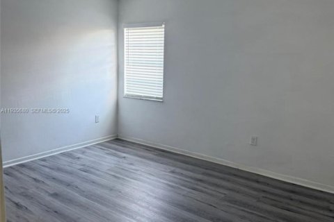 Condominio en alquiler en Hialeah, Florida, 2 dormitorios, 76.18 m2 № 1993810 - foto 17
