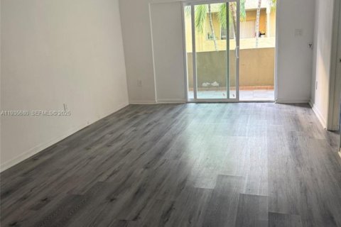 Condominio en alquiler en Hialeah, Florida, 2 dormitorios, 76.18 m2 № 1993810 - foto 13