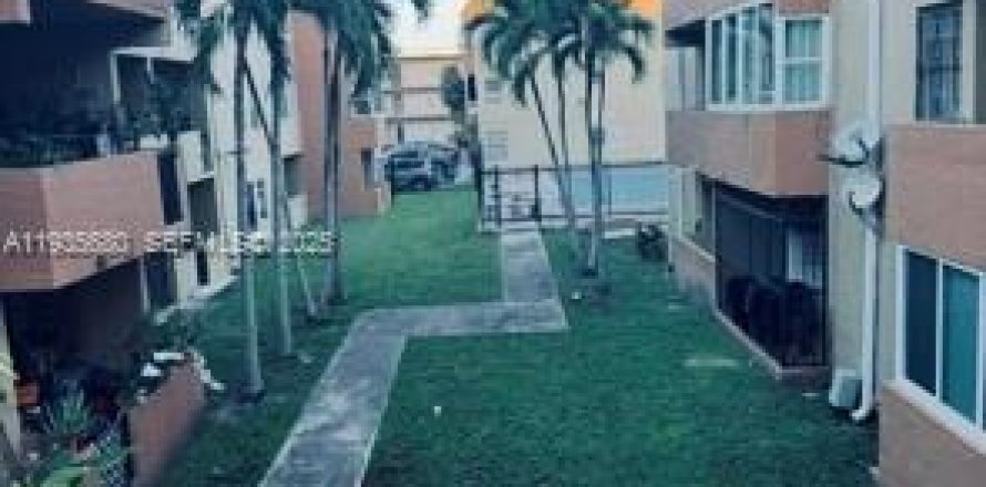 Condominio en Hialeah, Florida, 2 dormitorios  № 1993810