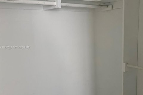 Condominio en alquiler en Hialeah, Florida, 2 dormitorios, 76.18 m2 № 1993810 - foto 18