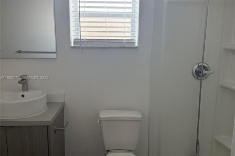 Condominio en alquiler en Hialeah, Florida, 2 dormitorios, 76.18 m2 № 1993810 - foto 15