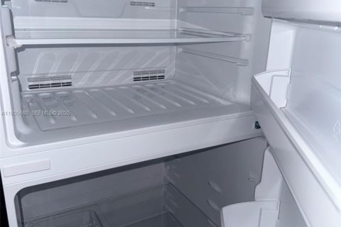 Condominio en alquiler en Hialeah, Florida, 2 dormitorios, 76.18 m2 № 1993810 - foto 10