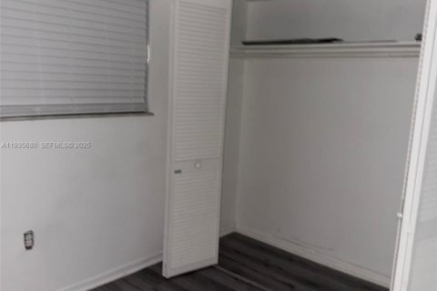 Condominio en alquiler en Hialeah, Florida, 2 dormitorios, 76.18 m2 № 1993810 - foto 12