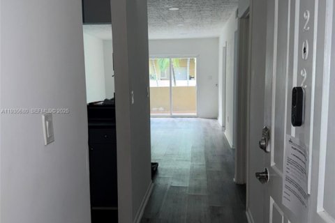Condominio en alquiler en Hialeah, Florida, 2 dormitorios, 76.18 m2 № 1993810 - foto 6