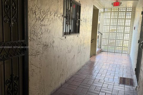 Condominio en alquiler en Hialeah, Florida, 2 dormitorios, 76.18 m2 № 1993810 - foto 19