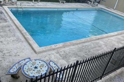 Condominio en alquiler en Hialeah, Florida, 2 dormitorios, 76.18 m2 № 1993810 - foto 22