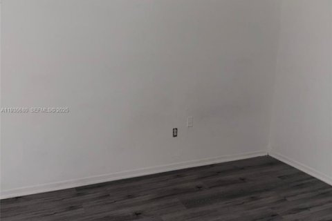 Condominio en alquiler en Hialeah, Florida, 2 dormitorios, 76.18 m2 № 1993810 - foto 11