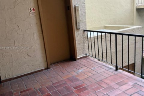 Condominio en alquiler en Hialeah, Florida, 2 dormitorios, 76.18 m2 № 1993810 - foto 26