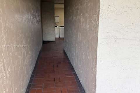 Condominio en alquiler en Hialeah, Florida, 2 dormitorios, 76.18 m2 № 1993810 - foto 23